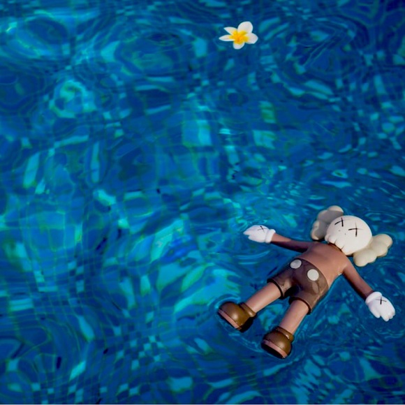 Designer Street Art Custom Hand Poured Kaws Candle - Picture 15 of 16